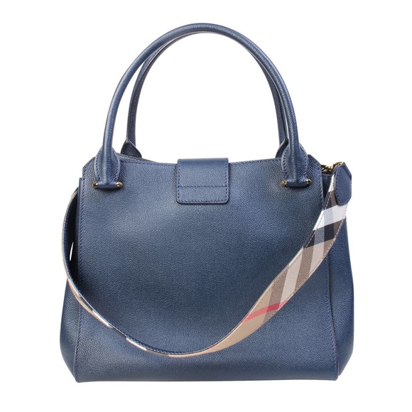 BURBERRY
Navy Soft Grain Calfskin Medium Buckle - Picture 2 of 6